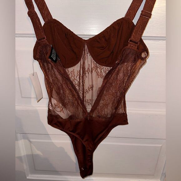 NWTs DANIELLE BERNSTEIN Lace Bodysuit Size 2 - Picture 7 of 10